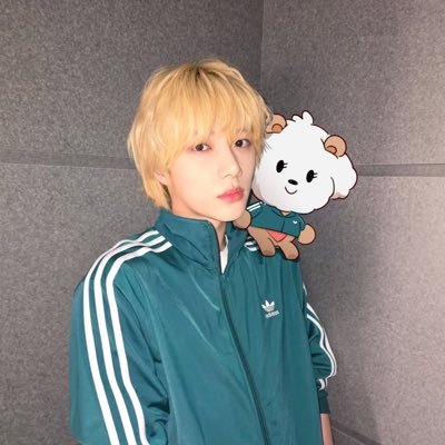 giuli4bb's profile picture. not a safe place for mentally stable people 🏳️‍🌈