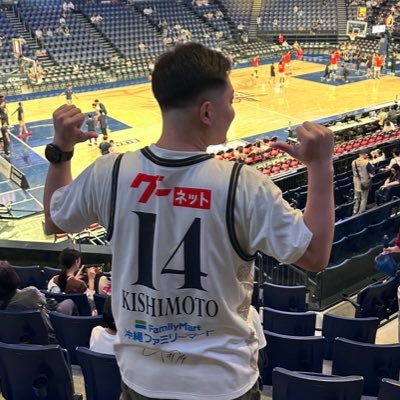 oki_baskento's profile picture. #琉球ゴールデンキングス 👑🌺が好き過ぎて沖縄移住しました🙋🏻‍♂️今季は1️⃣7️⃣試合は基本1人観戦🏟️さいたま→おきなわ移住組🛩️ 観戦日以外は🏀か🏸してます🙆🏻‍♂️ #キングスバド部