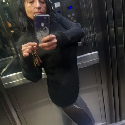 Soy auxiliar de kinesiologia y deportologa ,también tiro cartas españolas