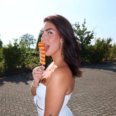 BitsOfRosalie's profile picture. A little sugar, a little spice, and a whole lot of Rosalie 🍒