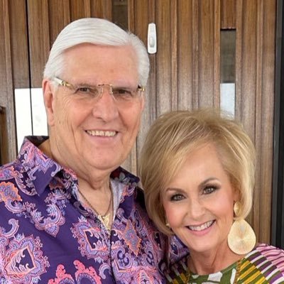 GOD | WIFE | MOTHER | DeDe | Leading Warring Women https://t.co/SUdPZn0GoC 3 | Love life and Christmas 365 •