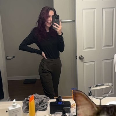 horrible tweets, mediocre selfies and a great rack | 27 🐀 ♌️ eat the fucking rich ✨| ICU RVT