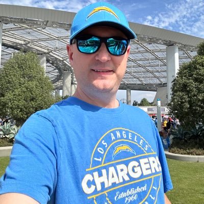All things #Poker and @Chargers Official member of the @diehardboltclub @dhbc_ie #Boltup #Boltfam
