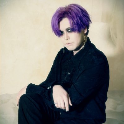 Tatsuya_xox's profile picture. Guitarist / 黒蜥蜴KURO†KAGE / INOSEA / ルナ町ホスト / 全日本電撃昭和女史会 / お酒タバコNG / ブラックコーヒー / インスタ https://t.co/zqTq2skkYa / 同人活動(サブ垢)→虚構弓弦名義@yuzuru_kyokou
