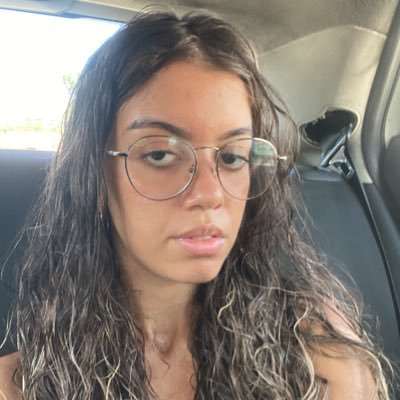 | 21 anos | bissexual | capricórnio | R.I - UFF | @rafaellaescreve 🌪🌛🌎🍓🧘♀️🦋🐆🌞🏳️🌈 ela