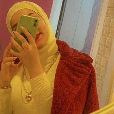 الكلامْ بالنسِبة ليْ كآلتُرآب لآ قيمة لہ لدي آبداً ، آلآفعال وحدها هي من تحدد حجم مكانتك بعيني قبل قلبي❤