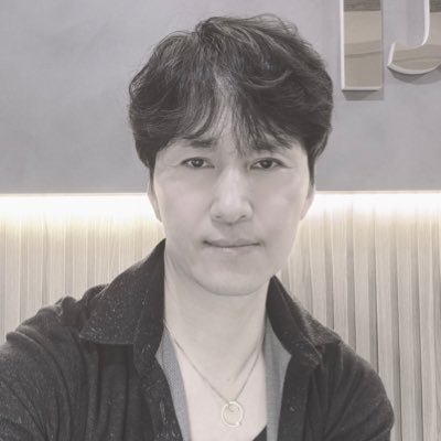 Primitive, Creative and positive thinking IT Expert. A Canadian-Korean guy in Seoul, Korea.