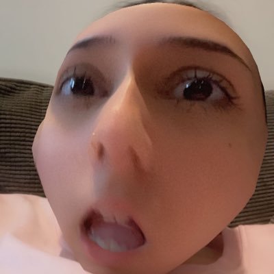 mellybubby's profile picture. i am famous in every timeline