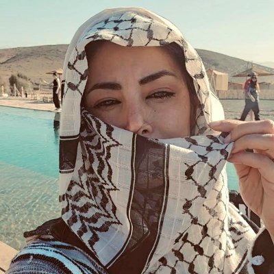 Faribaaferi's profile picture. Even after all this time the sun never says to the earth "You owe me" Look what happens with a love like that, it lights the whole sky.
Gaza💔
