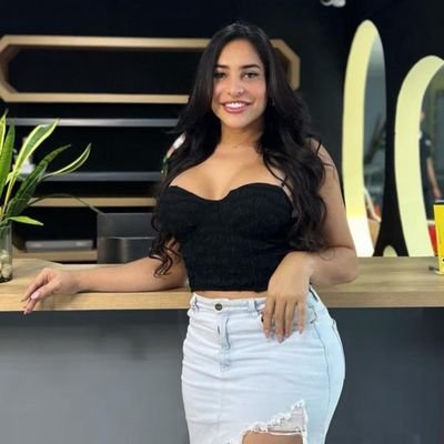 Primer damo de la nación. Me defino como una mujer emprendedora, echada para adelante, amante de la región Caribe. Tengo muchas metas y sueños