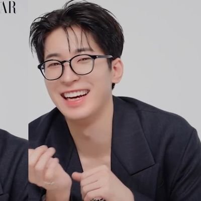 Oillwww's profile picture. @pledis_17  💕                                                                                 fan account 🐈‍⬛🐶🍒🍊