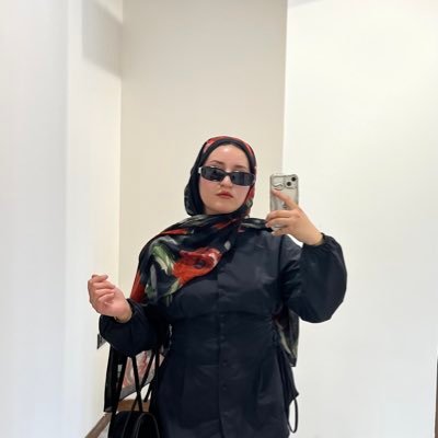 whathefuckbtch's profile picture. hedef ben miyim Tayfun ben bir deneme tahtası mıyım