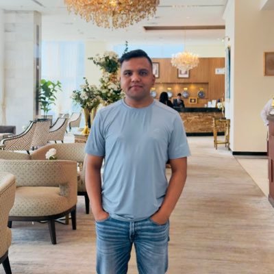 एउटा साधारण मान्छे। हेर्ने नजरिया तपाईको तपाईंले जस्तो नजरले हेर्नू हुन्छ म तेस्तै देखिन्छु ।