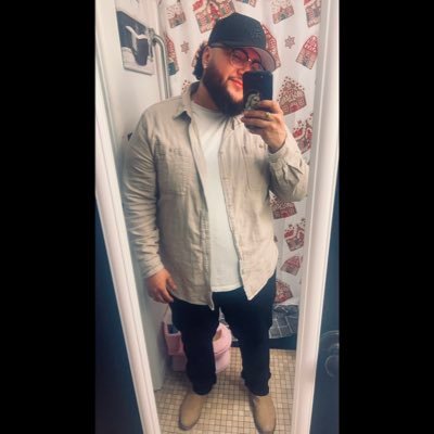 AlmightyVictorr's profile picture. Gordito y marihuano pero bien pinche fiel 😛🍃