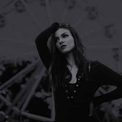 24 y/o disaster lesbian who happens to post Victoria Justice a lot and relates to Tori Vega maybe a tad too much 🌟 (she/they) Alt; @TimelessDA