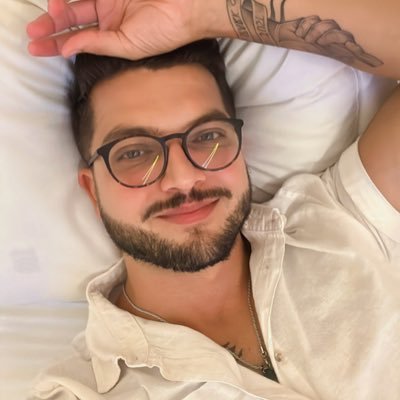 kelvinpachecoo's profile picture. 33 years 🎂 | geminianjo ♊️ | indiscreto e dentro do meio 🌈 | art, cinema & cofee ✨