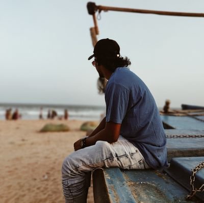 writes_sri's profile picture. 