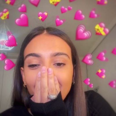 tainakhoury's profile picture. 