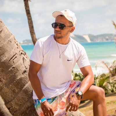 Vivendo o dia a dia com vibe boa! Aqui tem minhas aventuras, pensamentos e as divas que amo: Madonna, Britney, Kelly Key, Jão e mais!