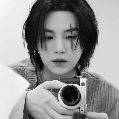 J'ai un fort taux de midi-chloriens | BTS fan account | a simp for mangas characters | metalhead since forever.