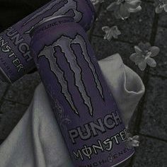 tanpalm10's profile picture. "Love is blind