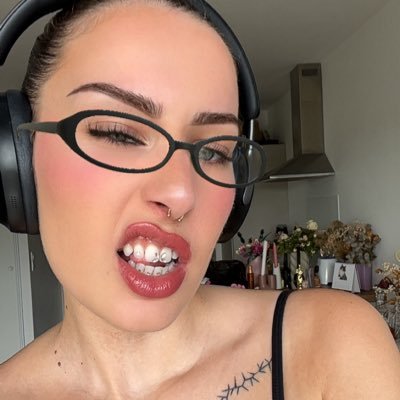 leabrdi's profile picture. 