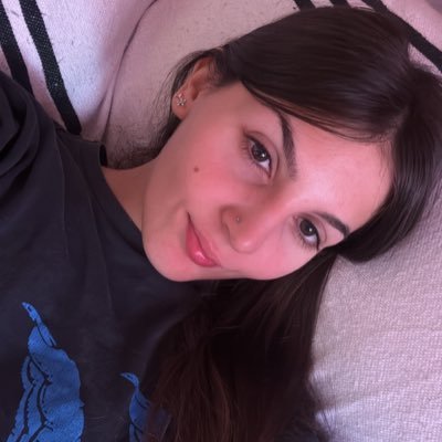 me chupan todos un huevo y tengo una cara d orto terrible pero soy re piola // ig: cmartuuu___