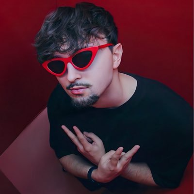 TheoLdx_'s profile picture. Miniamaker, Monteur et Motion Designer 

Portfolio Miniatures : https://t.co/UtE6jZbuCQ

https://t.co/V4sodf2VcQ