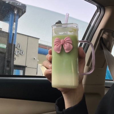 _betur's profile picture. whenever life plants you, bloom with grace