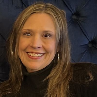 I am me! Mom(4boys) , Auburn grad, conservative, political junkey, and lover of country music.