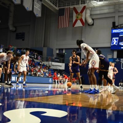 Derek Moore🎒 Profile