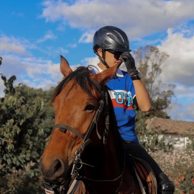 ariellmos's profile picture. 