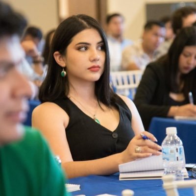 Leyes, política y vida real desde la visión de una joven mexicana. 🇲🇽 Creo en la verdad, la justicia, Dios, patria y familia.