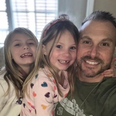 Father to T & B 👨👧👧. Former Athletic Director and head baseball coach. Galatians 2:20 ✝️🙏