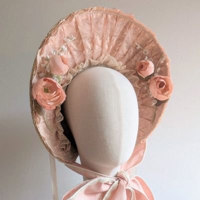布花と帽子の作家です。
「出来上がった瞬間からアンティークの雰囲気を纏うもの」をテーマに作品づくりをしています。
【次回イベントスケジュール】
◎10/18〜25東京salon de SERAPHIM「ケイト・グリーナウェイへのオマージュ展」
◎11/21〜23
京都ライト商會ギャラリー二人展