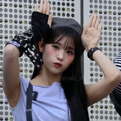 yiienu's profile picture. who else would love u ？