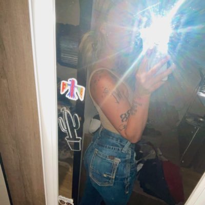 ✌︎︎ ❀𝚂𝚒𝚖𝚙𝚕𝚎 𝚃𝚒𝚖𝚎𝚜=𝙻𝚊𝚟𝚒𝚜𝚑 𝙻𝚒𝚟𝚎𝚜❀ ✌︎︎ ♫𝙽𝚘 𝙼𝚊𝚝𝚝𝚎𝚛 𝚆𝚑𝚎𝚛𝚎 𝙻𝚒𝚏𝚎 𝚃𝚊𝚔𝚎𝚜 𝙼𝚎, 𝚈𝚘𝚞’𝚕𝚕 𝙵𝚒𝚗𝚍 𝙼𝚎 𝚆/ 𝙰 𝚂𝚖𝚒𝚕𝚎♪