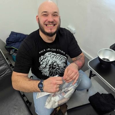 а що ще про себе сказати нікнейм говорить сам за себе)
волонтерю по медичній частині дл військових.