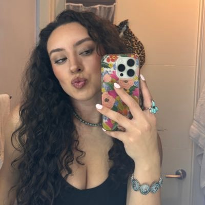 texas ex, @harry_styles enthusiast, avid romance reader, & all around fun haver