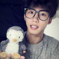 爱穿白袜的弟弟 (@annamorale26179) 's Twitter Profile Photo