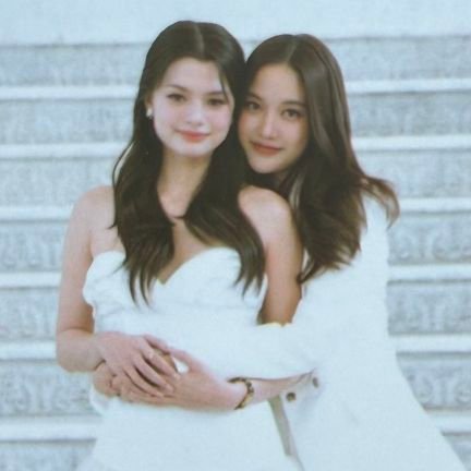 Everything between us we know is enough🌷🐰🦦🌹🤍🐶🐶🐶#srchafreen #beckysangels
#ฟรีนเบค #FreenBecky