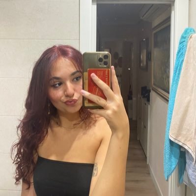 itslucia_0nline's profile picture. como dice Harry #tpwk 😊💗