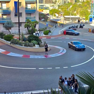 d_lo1111's profile picture. 