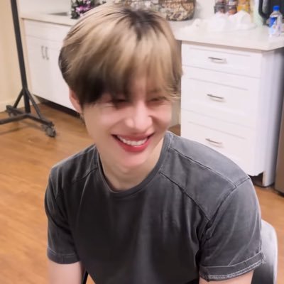 𝕊ℍ𝕀ℕ𝕖𝕖 @SHINee 💎✨อีจินกิ🐰 คิมจงฮยอน🐶 คิมคิบอม🦊 ชเวมินโฮ🐿️ อีแทมิน🐣 ชายนี่💎샤이니 ชอบดูซีรีส์🇨🇳🇰🇷 รักผช.จีนโจวอี้หราน🫶🏻สวีรั่วหาน🫶🏻