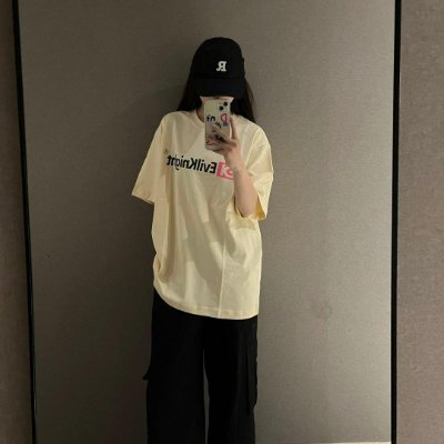 karinangelisha's profile picture. Living life happily is more meaningful than success and wealth. But never give up trying⚡️