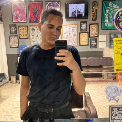 Não tenho muito a oferecer. tenho um sorriso, um abraço apertado e muita vontade de dar.