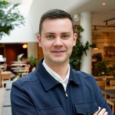 Grön, skön, kurbitsliberal 🌱 Jobbar grönt hos @GRONA_Sverige. Twittrar privat.