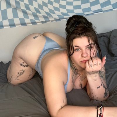 LyllieSinns's profile picture. 20 yrs!! 🙈 HUGE 🍒, THICK 🍑, very wet and juicy 😻, can’t NOT have a FREE 0F !! Check it out ! 🤭
