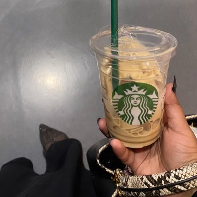 2002_shammari's profile picture. اللهم اني أخاف العتمة ، اللهم سخر لي من يدعو لي بعد مماتي و ينور قبري 🤍.