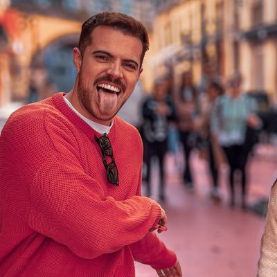 Álex lleva tilde. Direccion artística. Muy de teatro: # ⛺️ La Llamada & 🌊Mamma Mia! RD, Angy (BF) y alguna cosita mas.